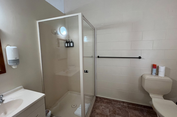 Studio with Balcony bathroom