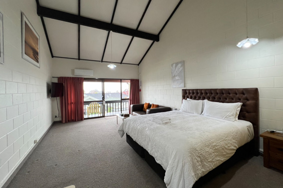 Studio with Balcony bedroom