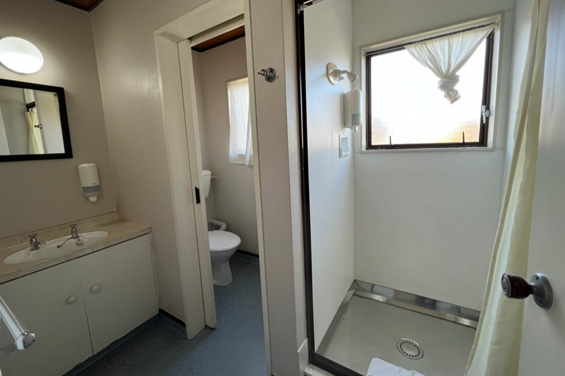 Mountain View 2-Bedroom Apartment bathroom